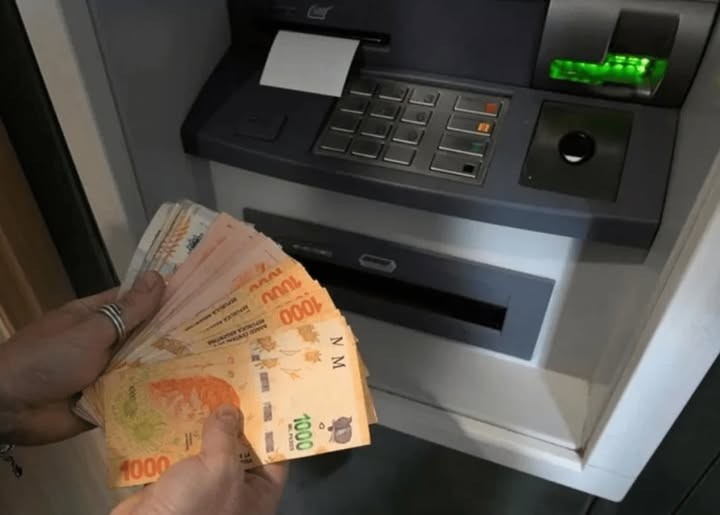 ARRANCA EL PAGO A EMPLEADOS PÚBLICOS DE LA QUINCENITA Y SEGUNDA CUOTA DEL BONO