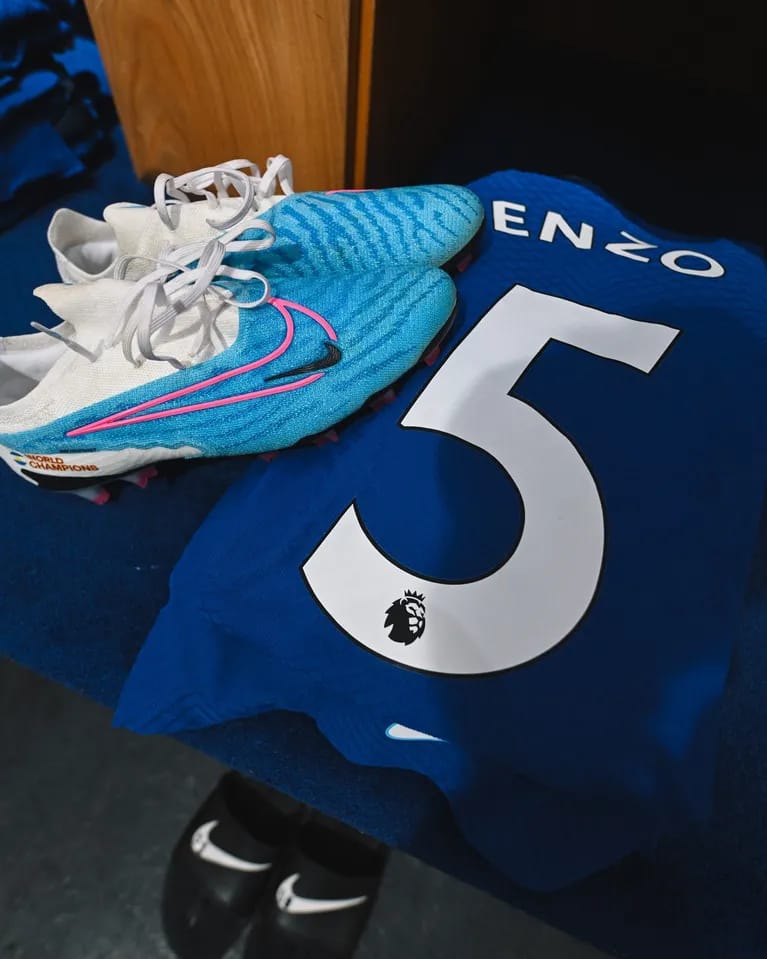 ENZO FERNÁNDEZ DEBUTÓ EN EL CHELSEA CON UN GUIÑO A LA SCALONETA CAMPEONA DEL MUNDO