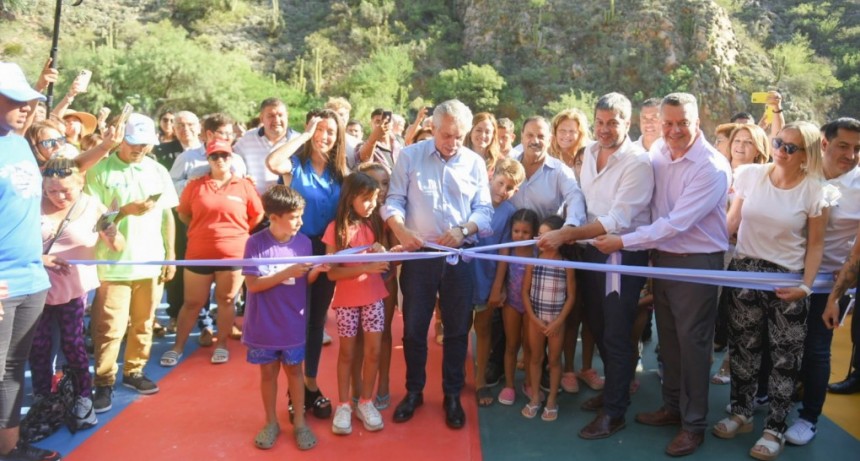 RICARDO QUINTELA Y ALBERTO FERNANDEZ DEJARON INAGURADO EL MODERNO COMPLEJO CULTURAL Y RECREATIVO PARQUE ACUÁTICO LOS SAUCES