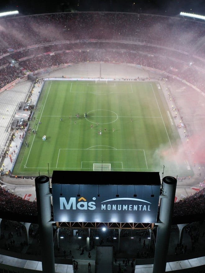 INVESTIGAN A RIVER POR POSIBLE EXCESO DE PÚBLICO