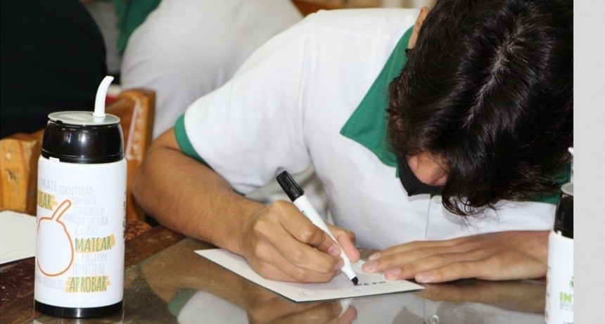 PROPONEN HABILITAR EL USO DEL MATE EN LA ESCUELAS