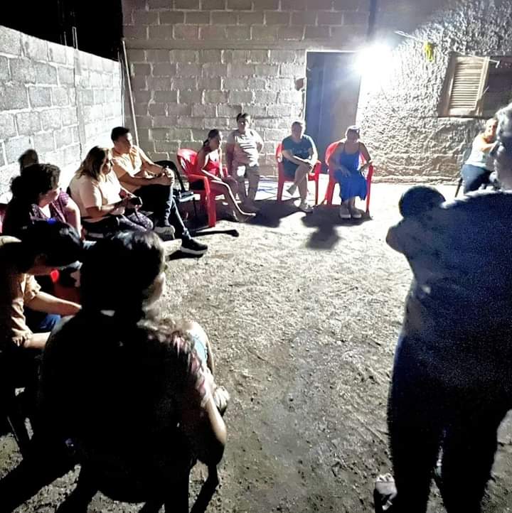 LOS VECINOS DEL BARRIO LOS BOULEVARES RECLAMAN POR FALTA DE ALUMBRADO PÚBLICO 
