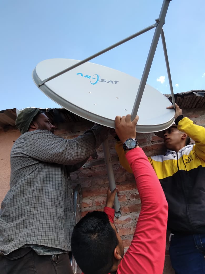 EL GOBIERNO COLOCÓ 8 NUEVAS ANTENAS DE TELEVISIÓN DIGITAL SATELITAL EN EL PARAJE LAS CATAS