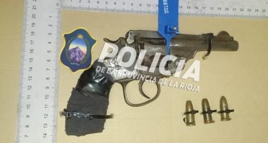 LA POLICÍA DETUVO A UN HOMBRE CON UN ARMA DE FUEGO