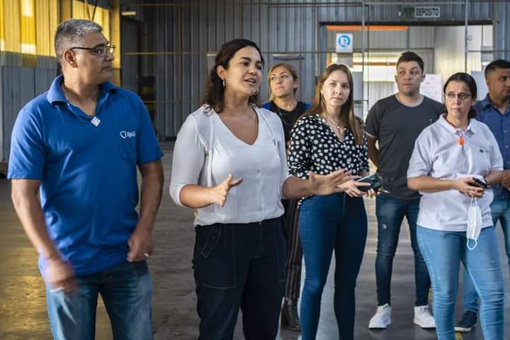 JULIETA CALDERÓN ACOMPAÑÓ A 100 JÓVENES QUE SE CAPACITARÁN PARA DESEMPEÑARSE EN LA INDUSTRIA TEXTIL