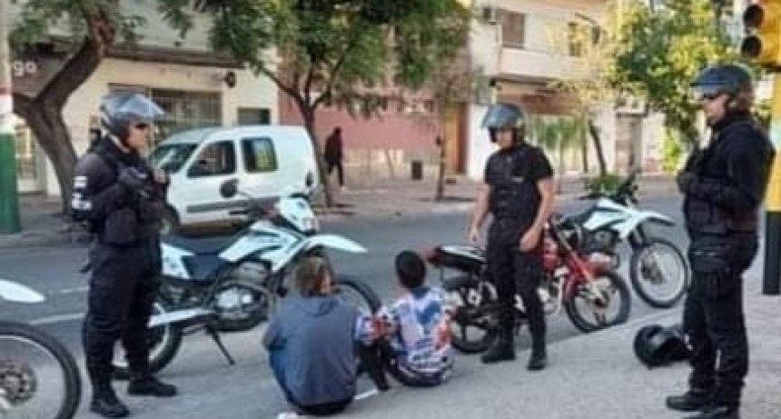 DETUVIERON A SUJETOS QUE CIRCULABAN EN MOTOS ROBADAS