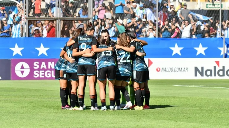FÚTBOL FEMENINO: ARGENTINA GANÓ, GUSTÓ Y GOLEÓ A VENEZUELA EN LA RIOJA