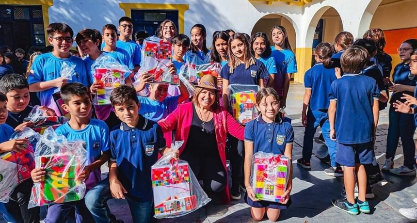 LA SENADORA VEGA VISITÓ ESCUELA Y REALIZÓ ENTREGA DE KITS 