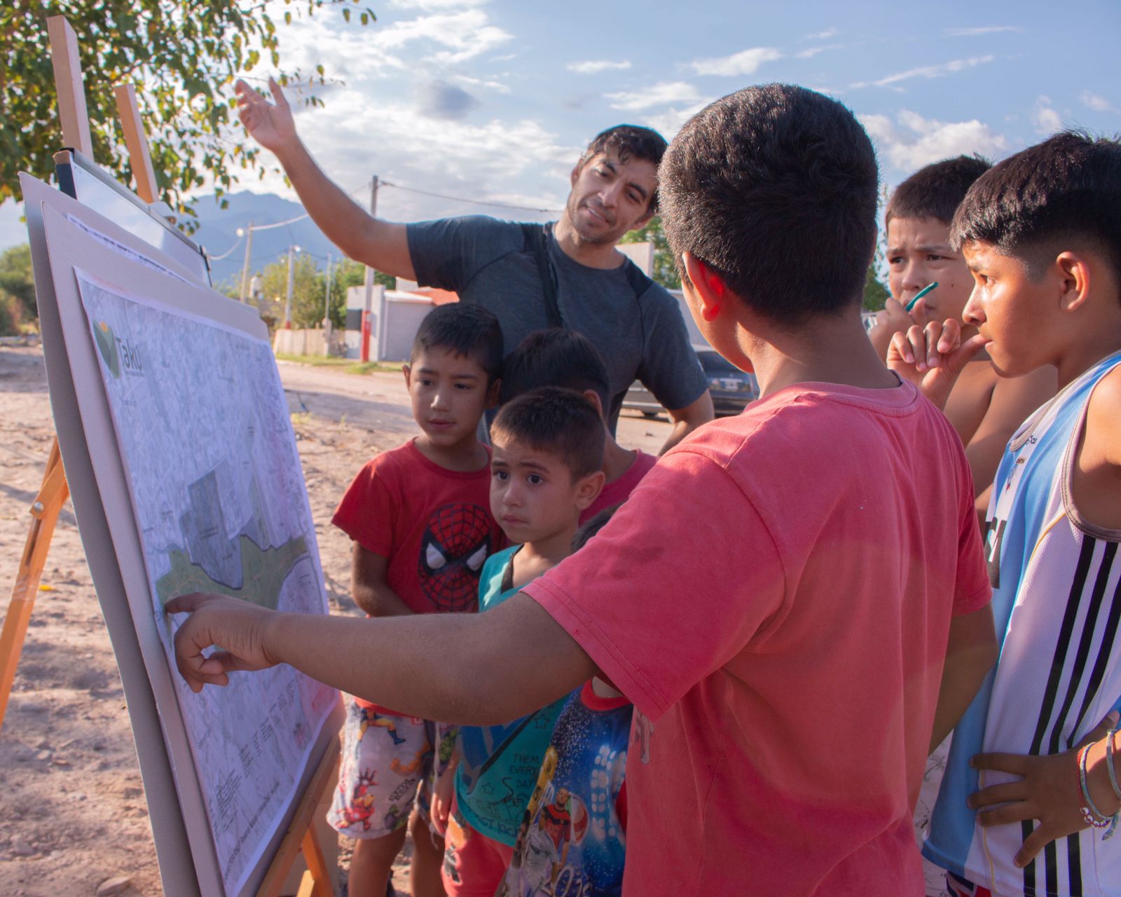 TALLER DE DISEÑO PARA VECINOS Y VECINAS DEL BARRIO SUSANA QUINTELA