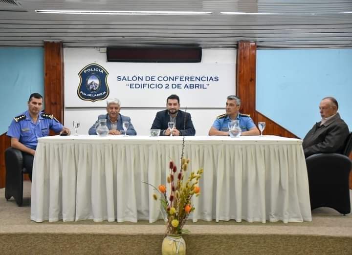 REFUERZAN EQUIPAMIENTO INFORMÁTICO DE LAS ÁREAS DE INVESTIGACIONES Y PLANEAMIENTO ESTRATÉGICO DE LA POLICÍA