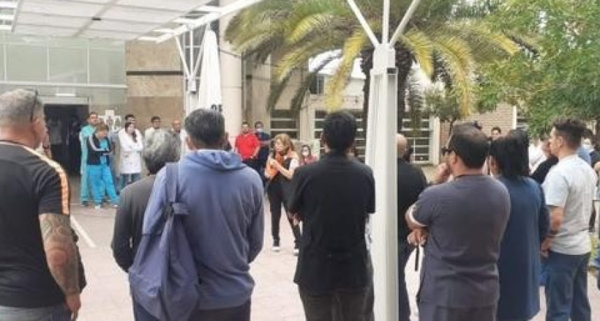 RESIDENTES LEVANTAN MEDIDA DE FUERZA Y LO SEGUIRÁ EL RESTO DE LOS MÉDICOS