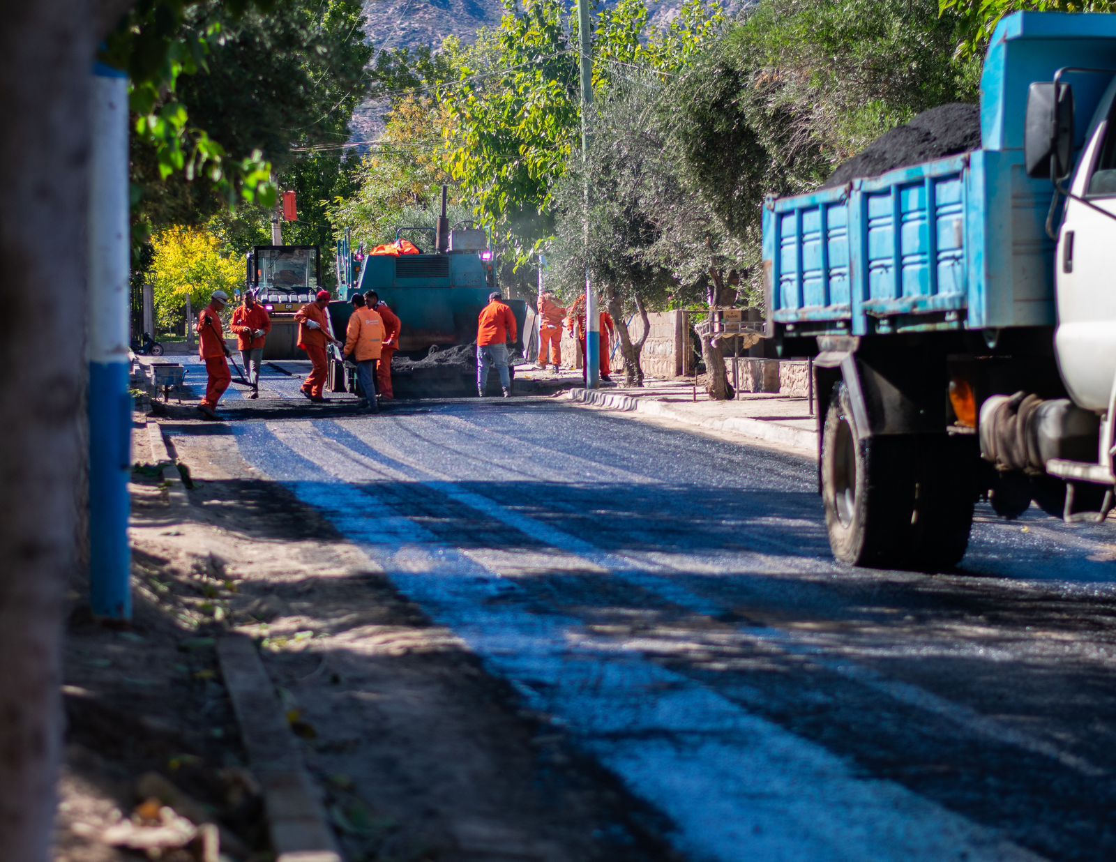 EL GOBIERNO PROVINCIAL AVANZA CON EL PLAN DE ASFALTADO Y REASFALTADO EN EL INTERIOR