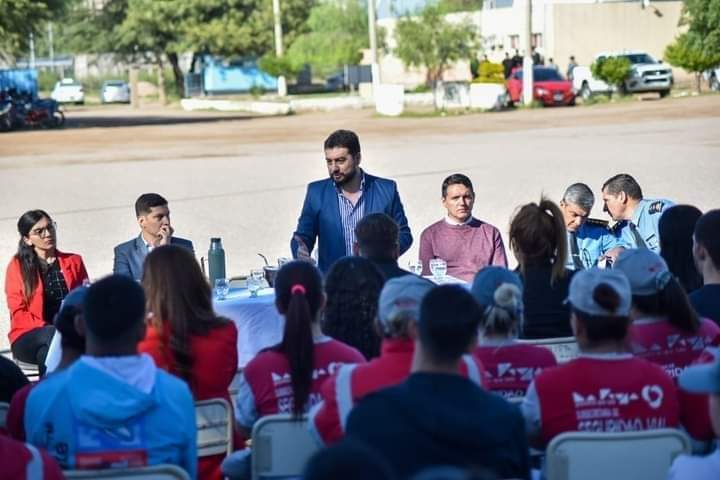 EL MINISTRO ZÁRATE SE REUNIÓ CON TRABAJADORES DEL 911, GUARDIA URBANA Y SEGURIDAD VIAL 
