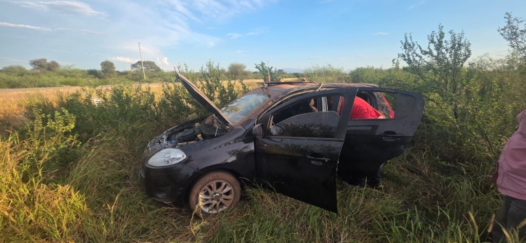ESQUIV&Oacute; UN BACHE EN LA RUTA, VOLC&Oacute; Y UNA MENOR FUE INTERNADA