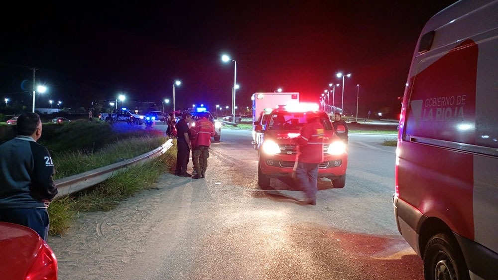 UNA PAREJA CON HERIDAS GRAVES TRAS SER ATROPELLADOS POR UN AUTO