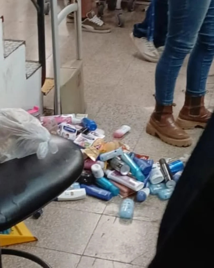 INTENTARON ROBAR ELEMENTOS EN CARREFOUR Y TERMINARON DETENIDAS 