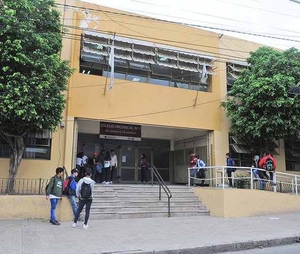 PREOCUPANTE: UN ALUMNO LLEV&Oacute; UNA R&Eacute;PLICA DE UN ARMA A COLEGIO 1 