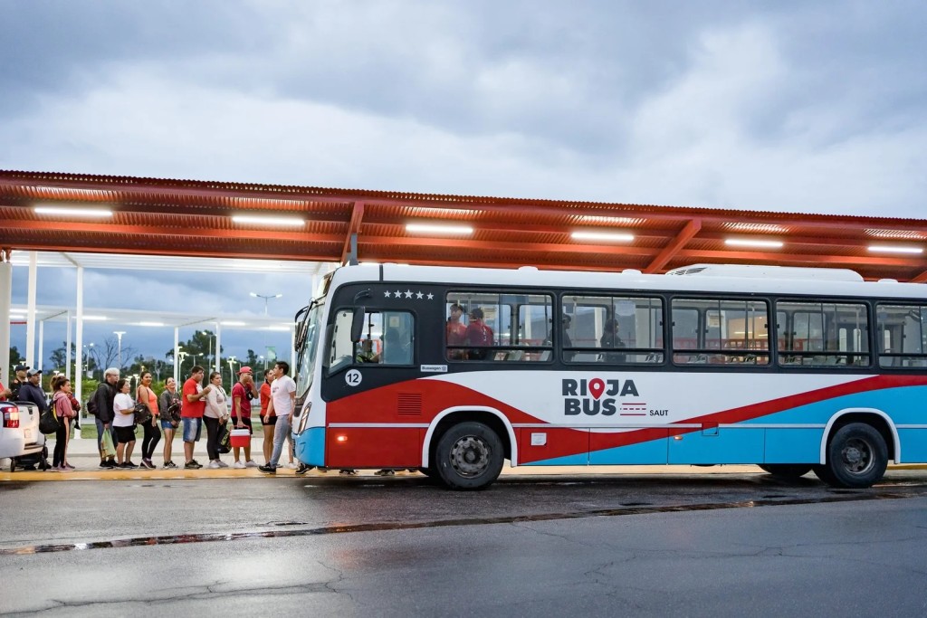 SIN TRANSPORTE P&Uacute;BLICO EN LA RIOJA POR EL FERIADO DEL 1&deg; DE MAYO
