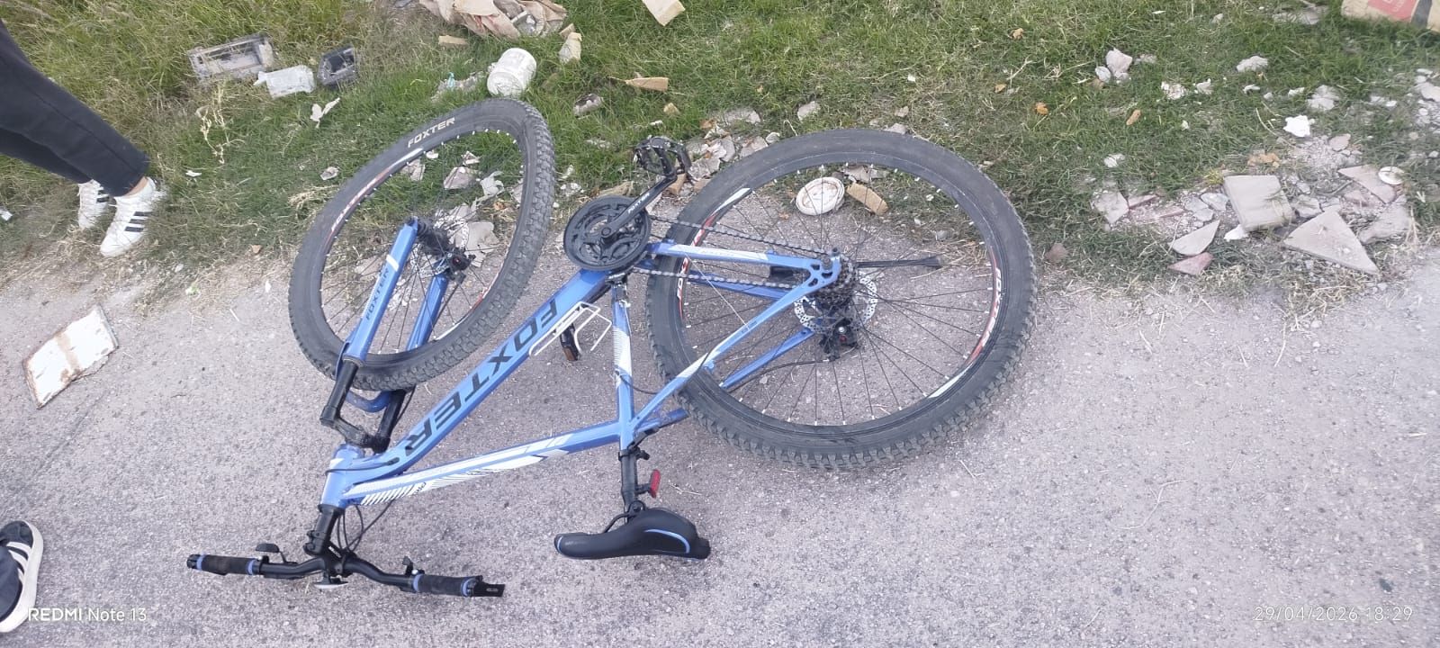 ROB&Oacute; EN UNA HELADERIA, ESCAP&Oacute; EN BICICLETA Y CH&Oacute;CO 