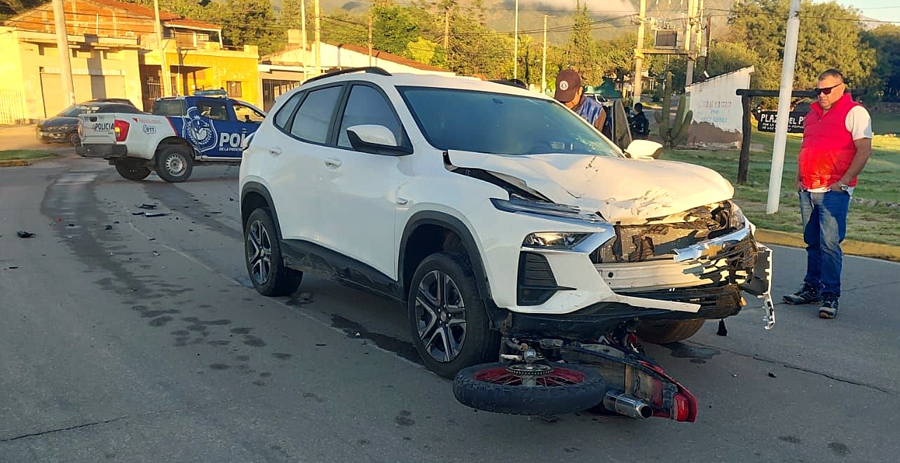 FUERTE SINIESTRO VIAL DEJ&Oacute; CON HERIDAS GRAVES A UN MOTOCICLISTA EN EL BARRIO PANAMERICANO