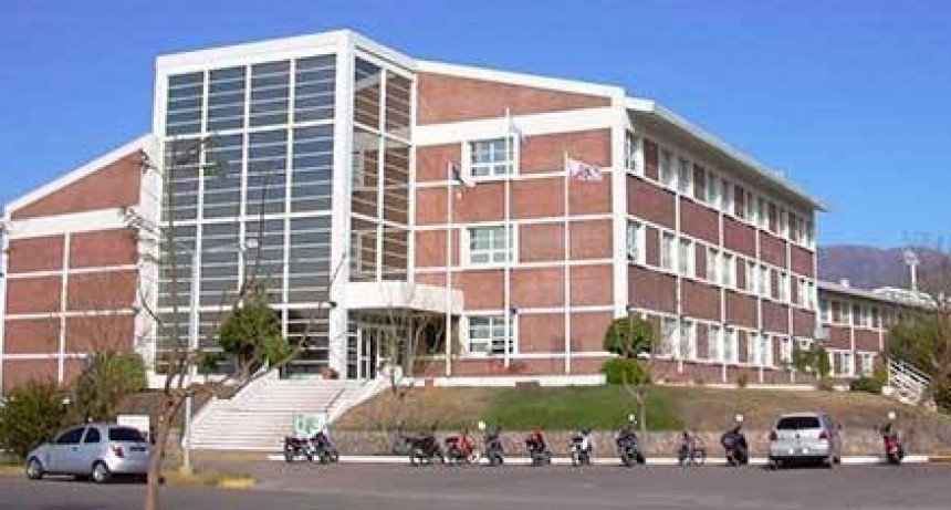 UNLAR EN CRISIS: LA VICERRECTORA DENUNCIÓ AL RECTOR