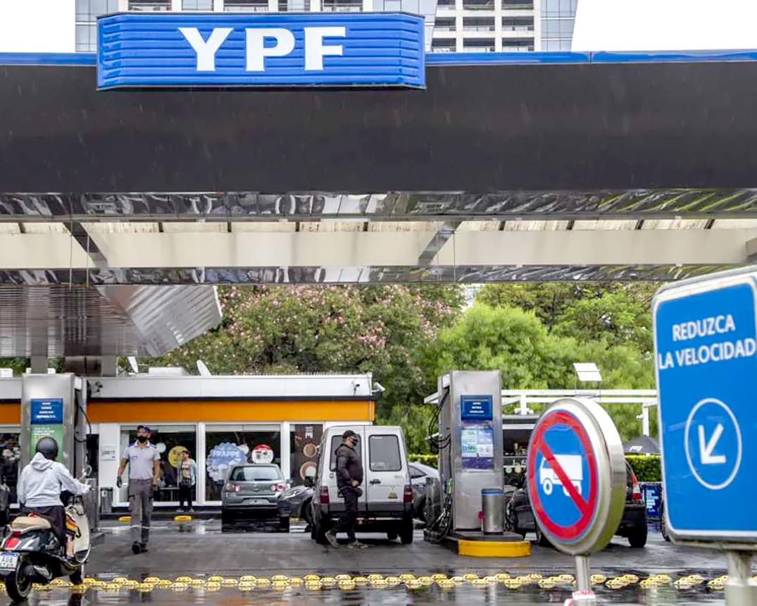 YA RIGE LA BAJA EN LOS COMBUSTIBLES DE YPF Y ESPERAN POR LAS OTRAS PETROLERAS
