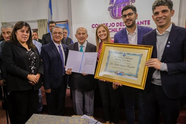 TERE MADERA ACOMPAÑÓ EL RECONOCIMIENTO A LÁZARO FONZALIDA COMO CIUDADANO 