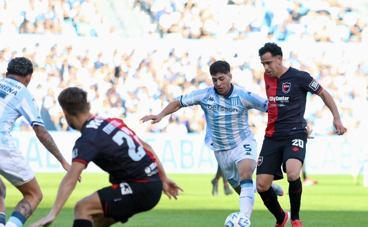  RACING LE GANÓ A NEWELL'S Y QUEDÓ TERCERO EN SU ZONA