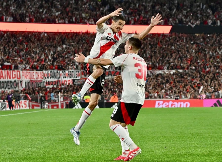 RIVER GOLEÓ A VELEZ Y CERRÓ LA ZONA B COMO ESCOLTA