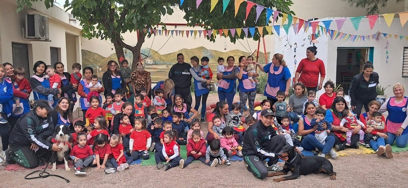 DIVISIÓN CANES DESLUMBRÓ A LOS NIÑOS DEL INKA SUYAN CON UNA EXHIBICIÓN