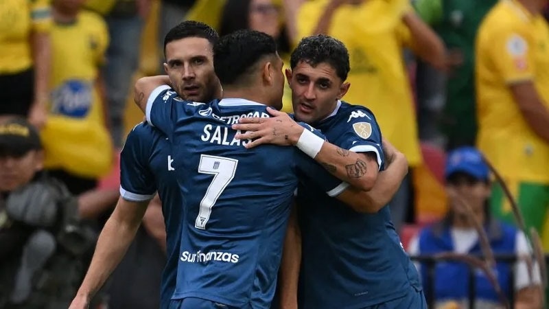 RACING APLASTÓ A ATLETICO BUCARAMANGA Y ES LIDER EN SU ZONA