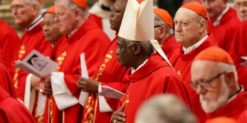 LOS CARDENALES INGRESARON AL CÓNCLAVE PARA ELEGIR AL SUCESOR DEL PAPA