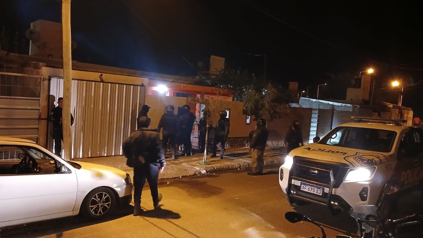 LA POLICIA DETUVO A TRES JOVENES POR UN ROBO EN CHILECITO