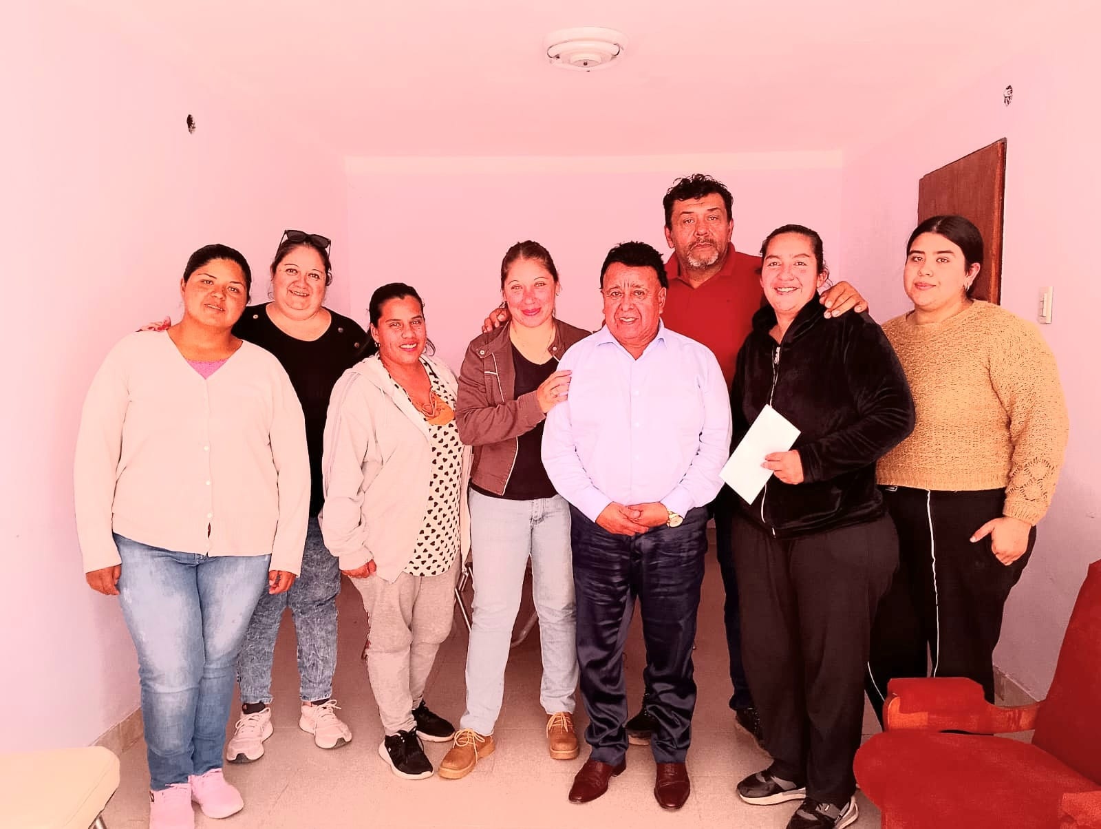 ENTREGAN AYUDA ECONÓMICA A ESTUDIANTES DE ENFERMERIA EN VILLA MAZÁN