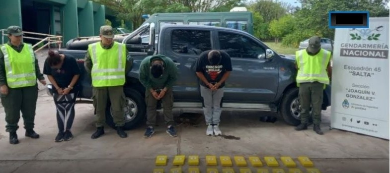 CAYERÓN TRES RIOJANOS CON 31 KILOS DE COCAINA