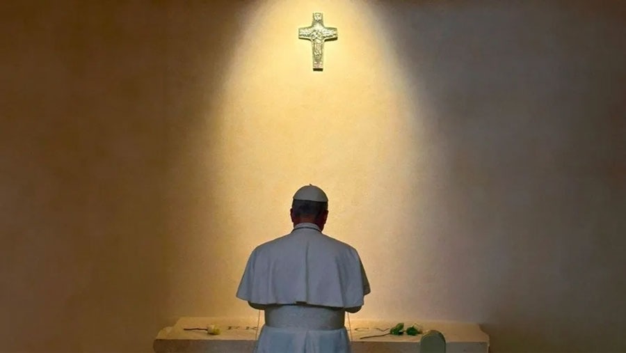 LEÒN XIV HOMENAJEÓ A FRANCISCO EN SANTA MARIA MAYOR