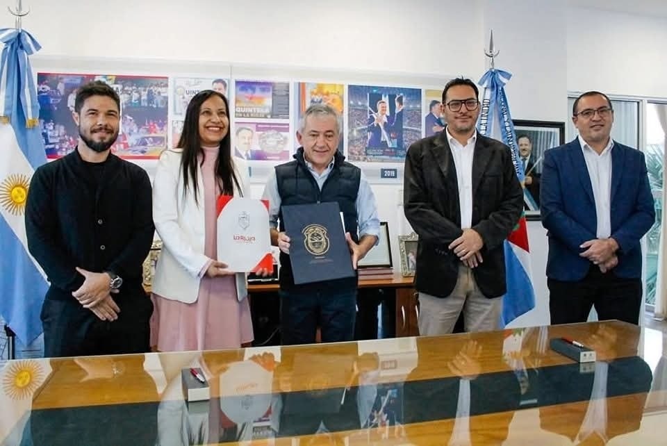 EL MUNICIPIO Y UNLAR FIRMAN CONVENIO PARA FORTALECER LA FORMACIÓN DE EMPLEADOS MUNICIPALES