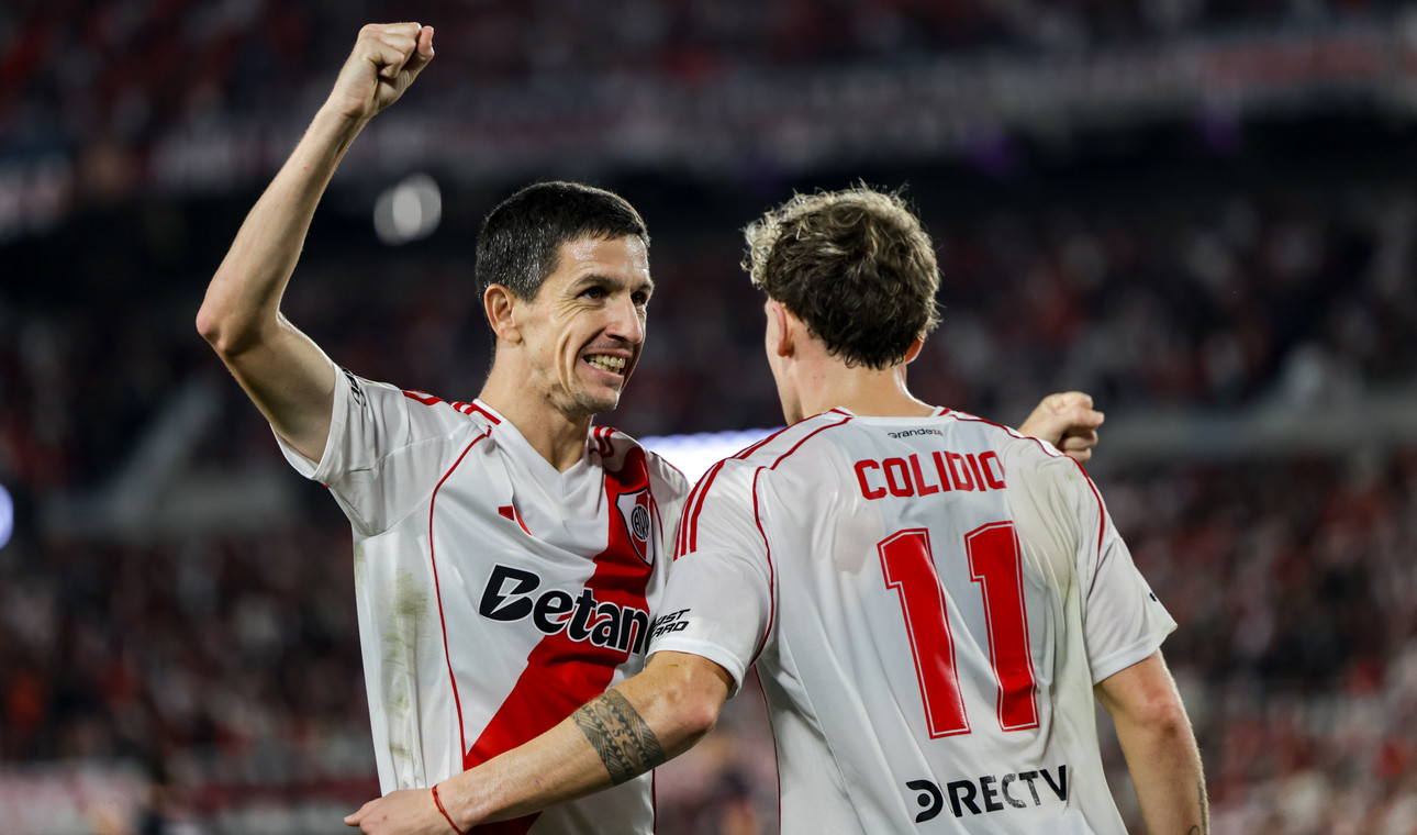 RIVER GOLEÓ A BARRACAS Y SE METIÓ EN CUARTOS DE FINAL