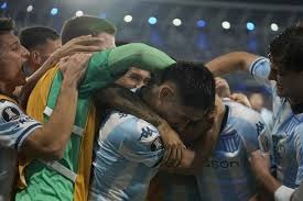 SHOW DE RACING ANTE COLO COLO Y A OCTAVOS DE FINAL