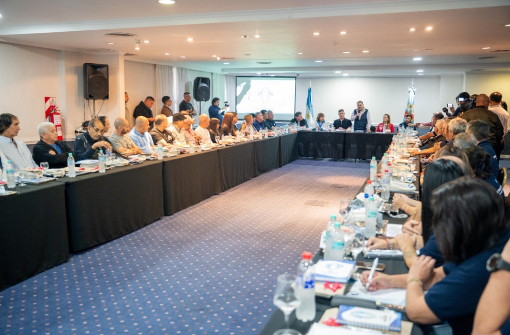 EL GOBERNADOR INAUGURÓ EL CONGRESO NACIONAL DE SETIA EN LA RIOJA