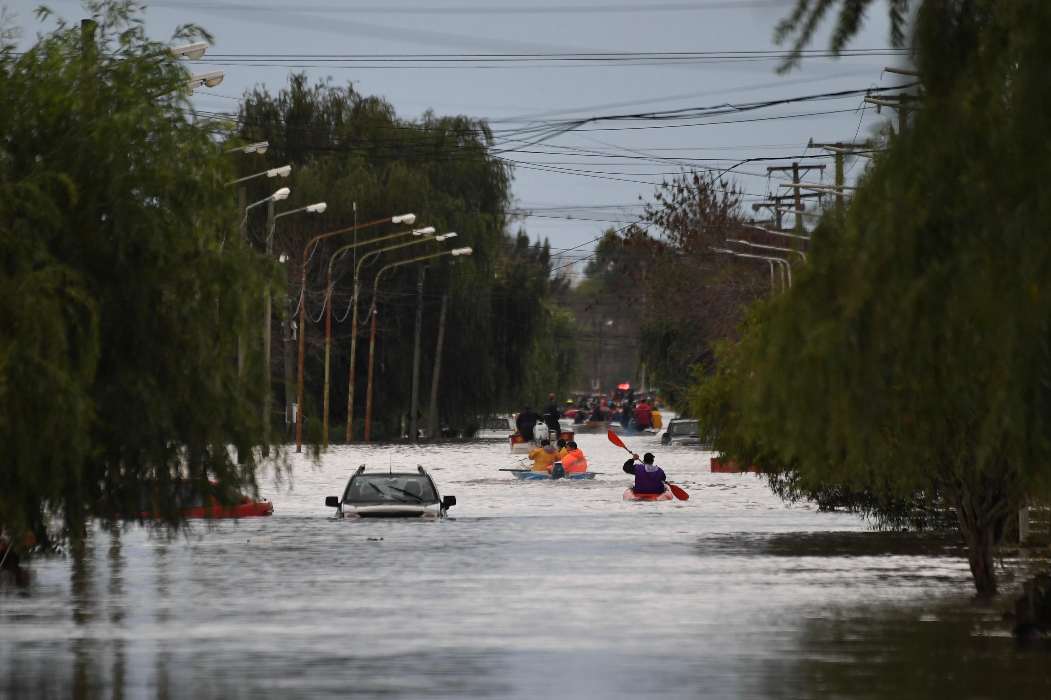 TEMPORAL EN AMBA: MÁS DE 3500 DE EVACUADOS Y RUTAS CORTADAS