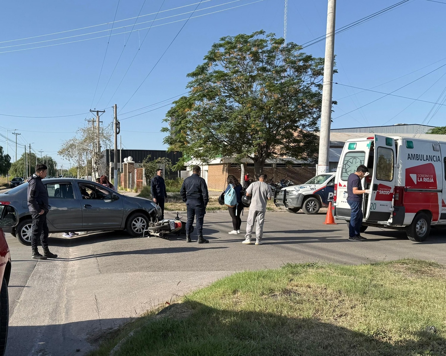 UNA JOVEN HERIDA TRAS CHOCAR CON UN AUTO EN LA ZONA ESTE