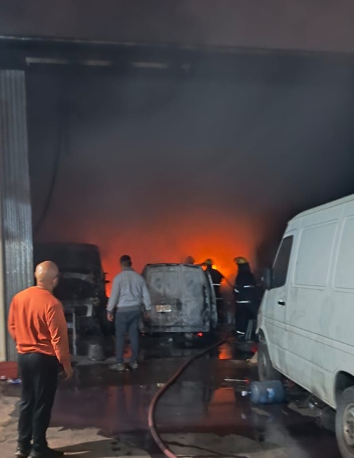 INCENDIO EN LA ZONA SUR DEJÓ VEHICULOS DAÑADOS