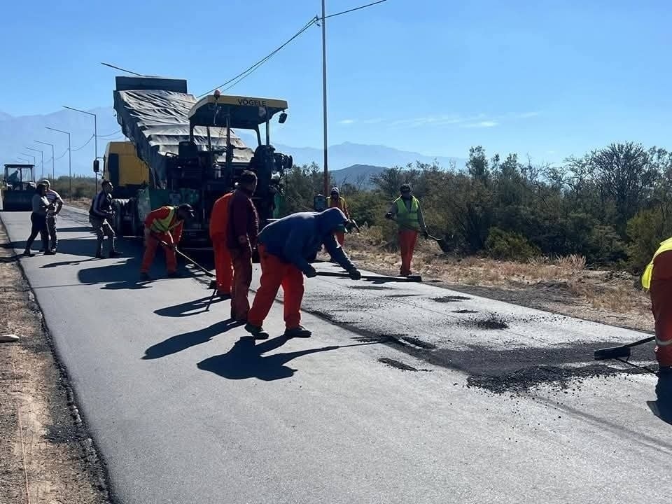 EL ASFALTO  GENERA TRABAJO : ARRANCÓ LA OBRA PÚBLICA EN SAÑOGASTA 