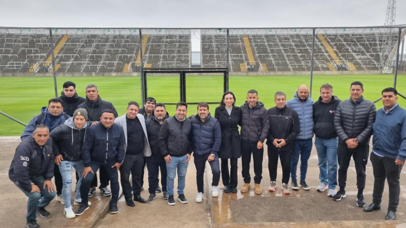 ACORDARON APOYO ECONÓMICO Y EL USO DEL ESTADIO DE VARGAS