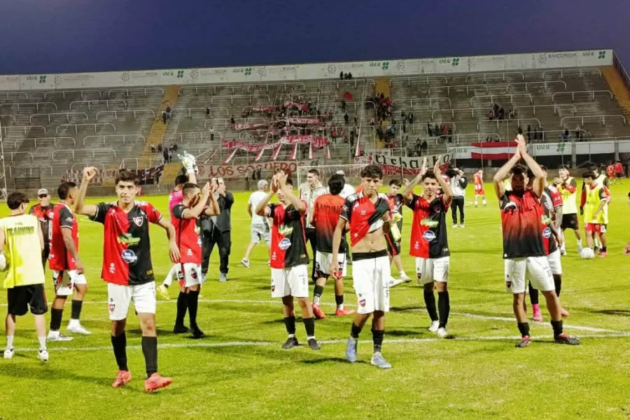 ANDINO DERROT&Oacute; A ESTUDIANTES Y SE METI&Oacute; EN LAS SEMIS DEL PROVINCIAL