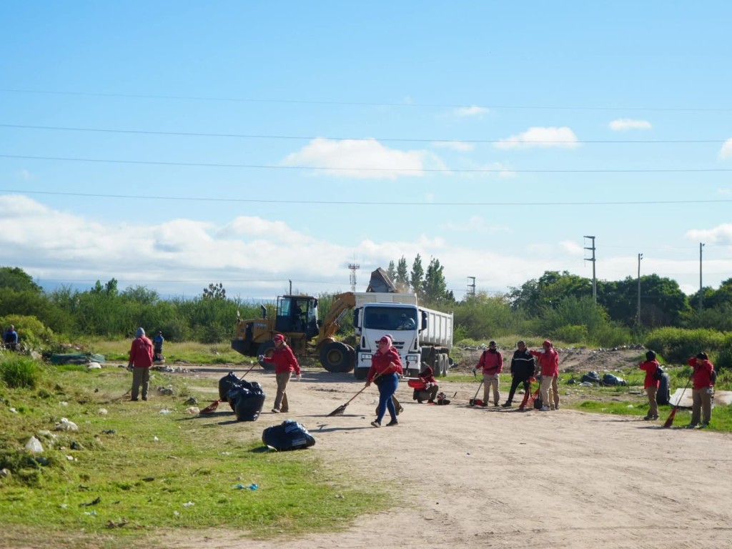 POR D&Eacute;CIMA VEZ: EL MUNICIPIO LIMPI&Oacute; EL BALD&Iacute;O DE BARRIO ASODIMO