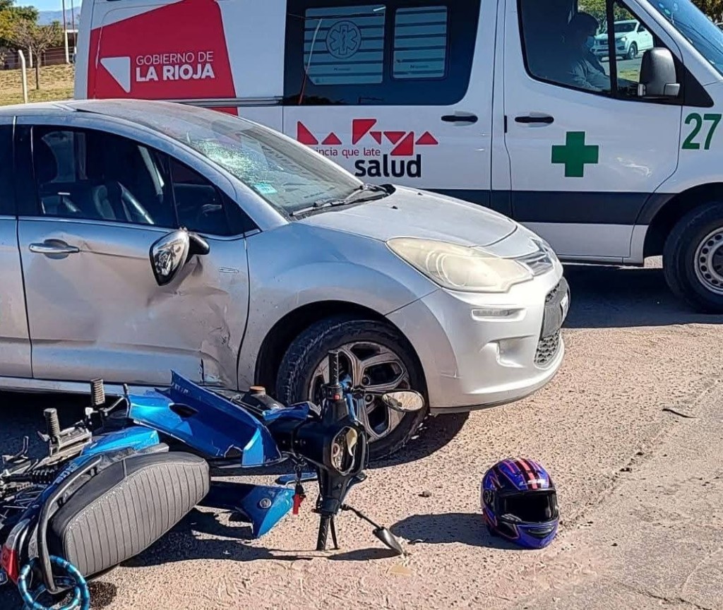 CHOQUE ENTRE UN AUTO Y UNA MOTO DEJ&Oacute; DOS HERIDOS EN LA ZONA SUR