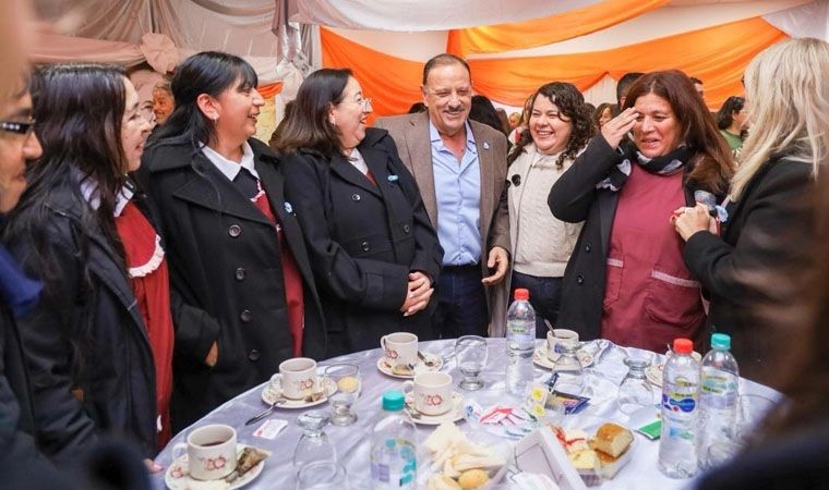 EMOTIVO HOMENAJE A LA MAESTRAS JARDINERAS EN ROSARIO VERA PE&Ntilde;ALOZA