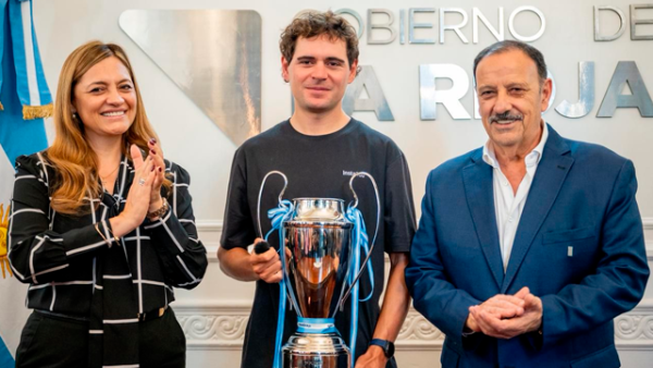 QUINTELA RECIBI&Oacute; AL CAMPE&Oacute;N DE RIO PINTO Y DESTAC&Oacute; LA PROYECCI&Oacute;N DEL DEPORTE RIOJANO